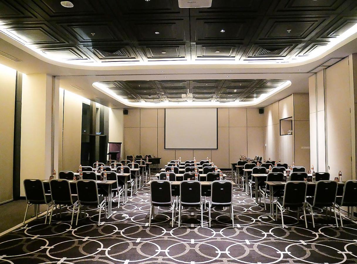 Movenpick Surabaya City Exterior photo